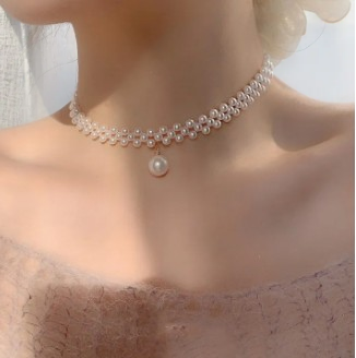 Elegant Pearl Choker Necklace with Drop Pendant